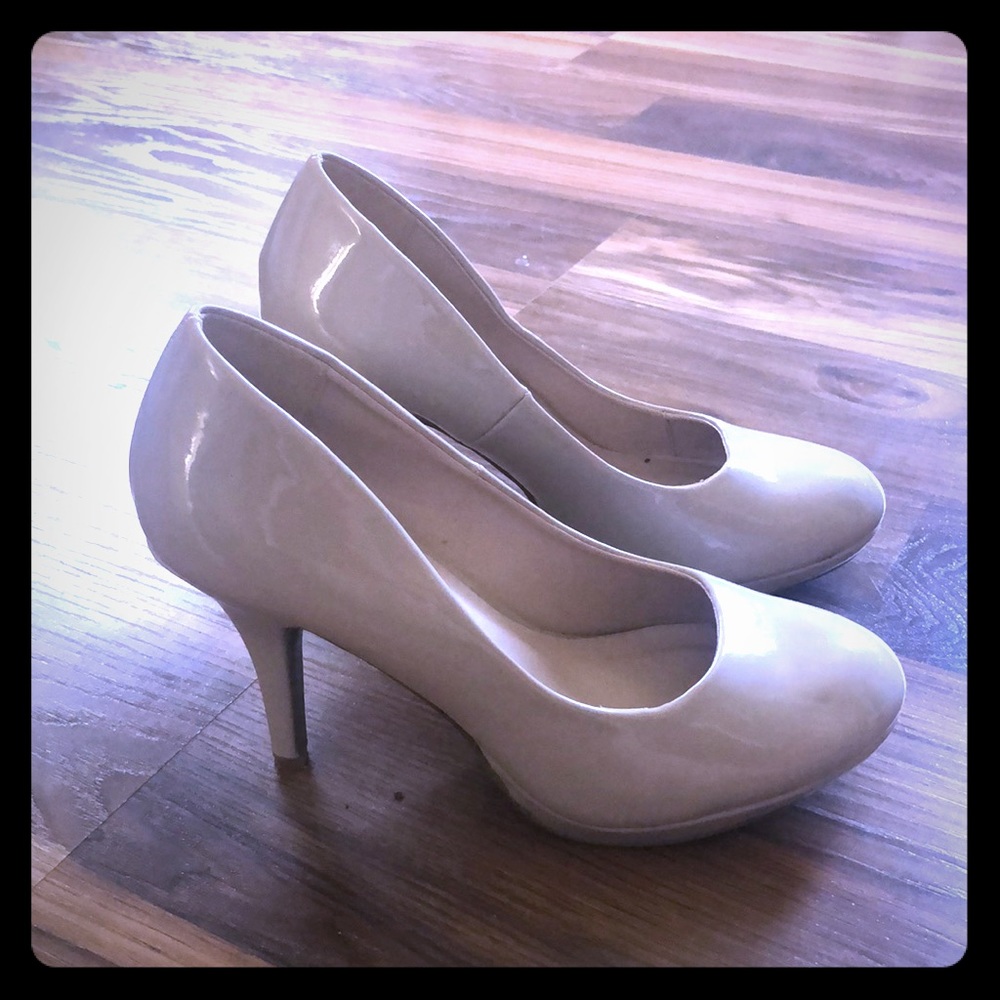 Never Been Worn Nude Pumps